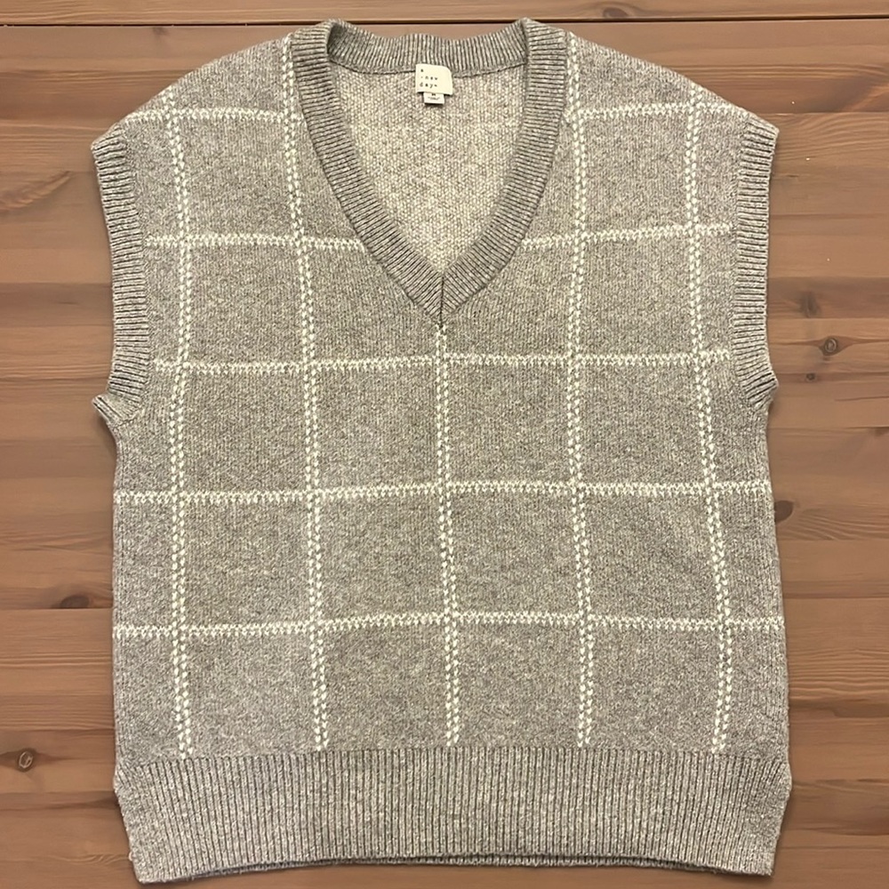 A new day sweater vest - women’s medium NWOT